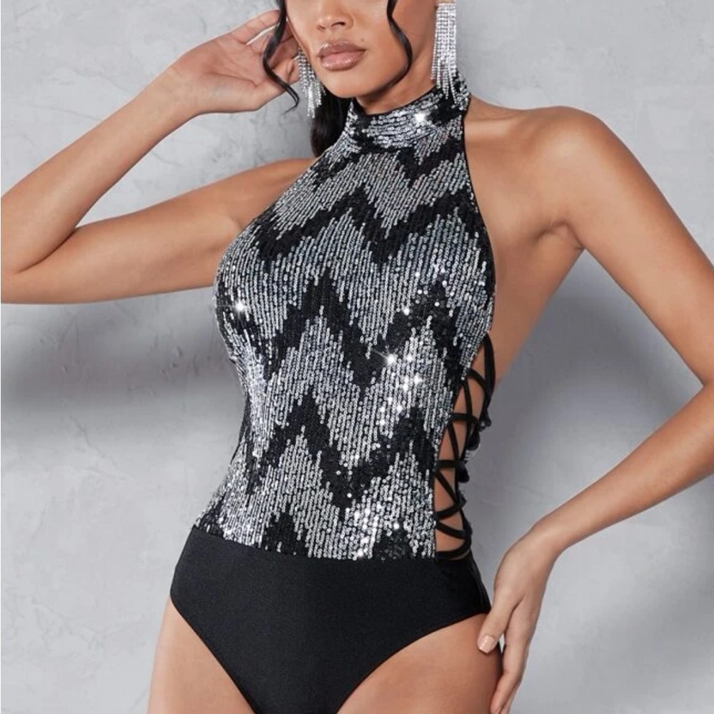 Chevron pattern crisscross side body suit